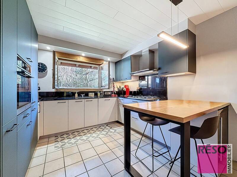 Buy house 4 rooms 150 m² in Pers-Jussy 74930