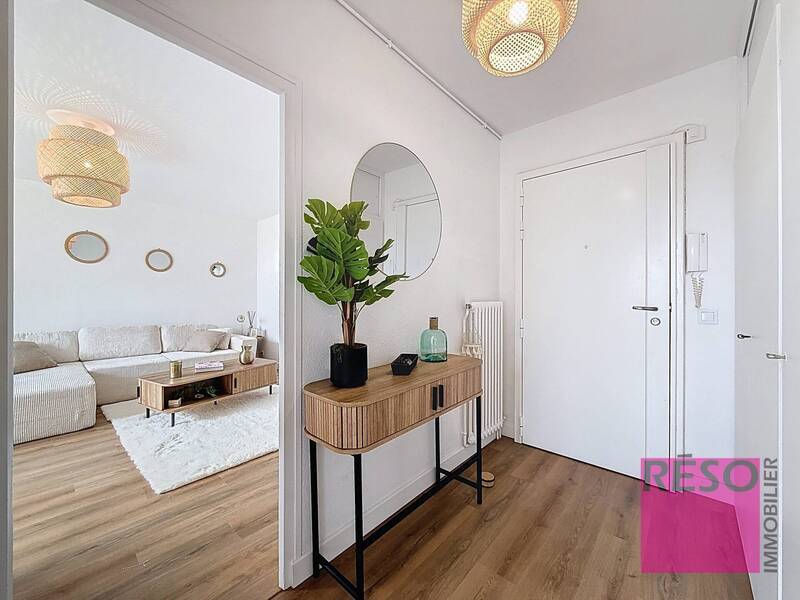 Rent apartment 2 rooms 50 m² in Annemasse 74100 - 1 300 €