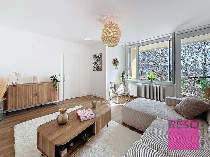 Rent apartment 2 rooms 50 m² in Annemasse 74100 - 1 300 €