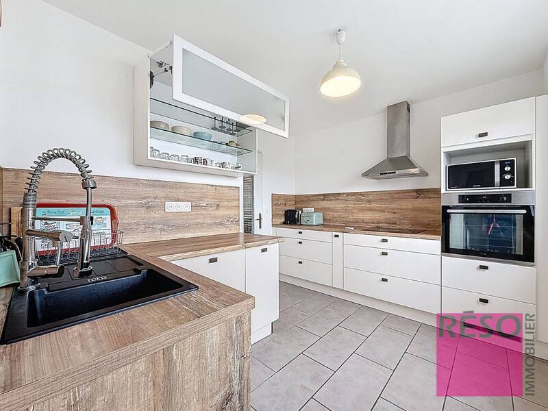 Rent apartment 4 rooms 80 m² in Annemasse 74100 - 1 850 €