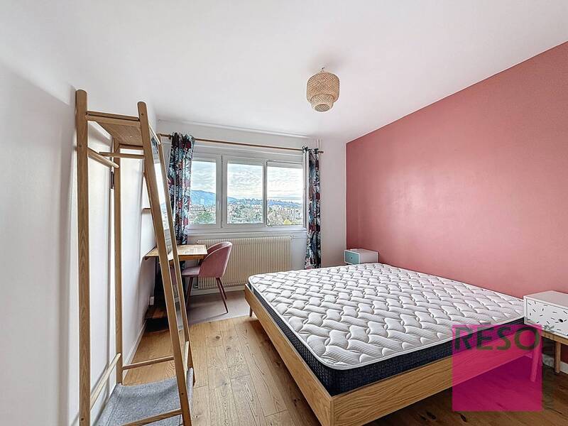 Rent apartment 4 rooms 80 m² in Annemasse 74100 - 1 850 €