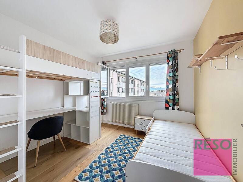 Rent apartment 4 rooms 80 m² in Annemasse 74100 - 1 850 €