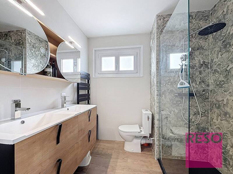 Rent apartment 4 rooms 80 m² in Annemasse 74100 - 1 850 €