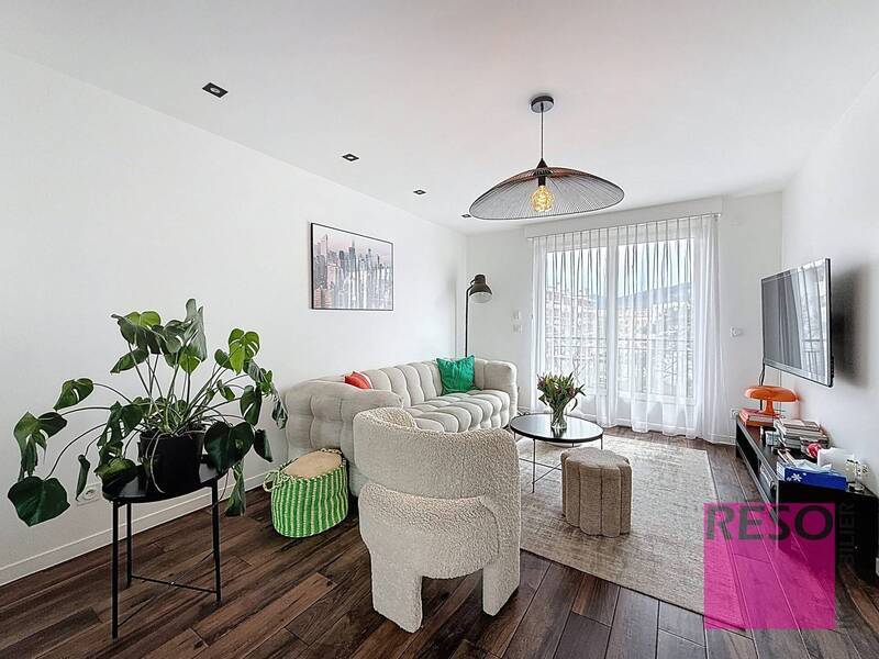 Rent apartment 3 rooms 77 m² in Annemasse 74100 - 1 850 €