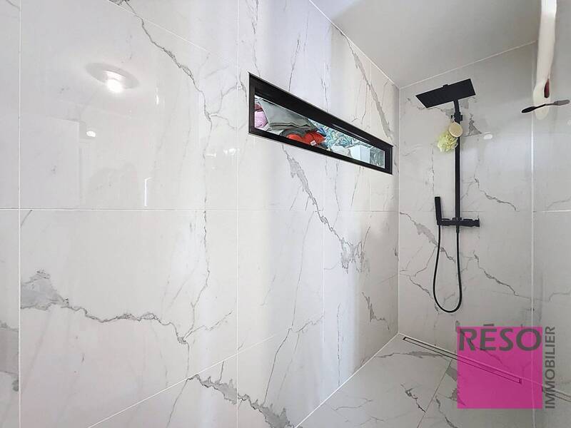 Rent apartment 3 rooms 77 m² in Annemasse 74100 - 1 850 €