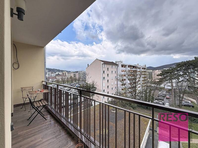 Rent apartment 3 rooms 77 m² in Annemasse 74100 - 1 850 €