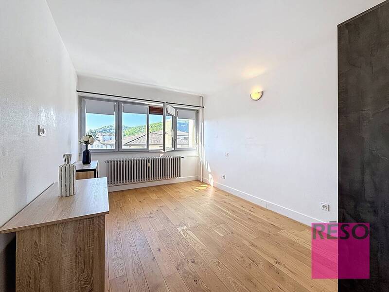 Location appartement 4 pièces 78 m² à Annemasse 74100 - 1 580 €