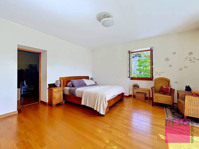 Buy house 12 rooms 347 m² in Valleiry 74520