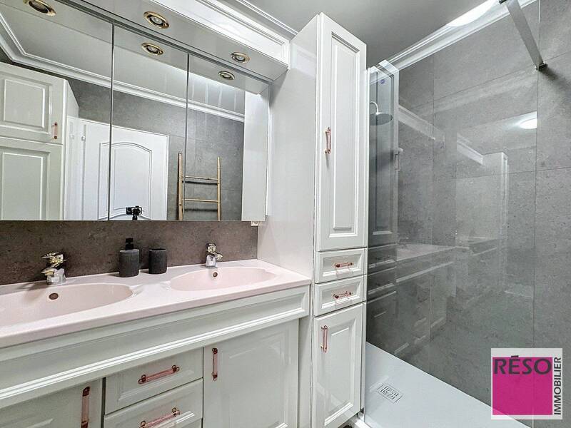 Rent apartment 4 rooms 89 m² in Annemasse 74100 - 1 750 €