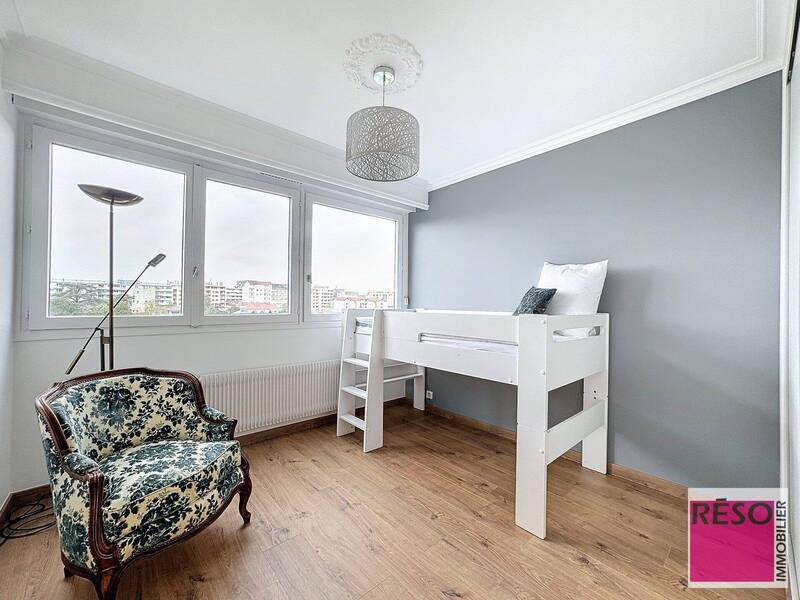 Rent apartment 4 rooms 89 m² in Annemasse 74100 - 1 750 €