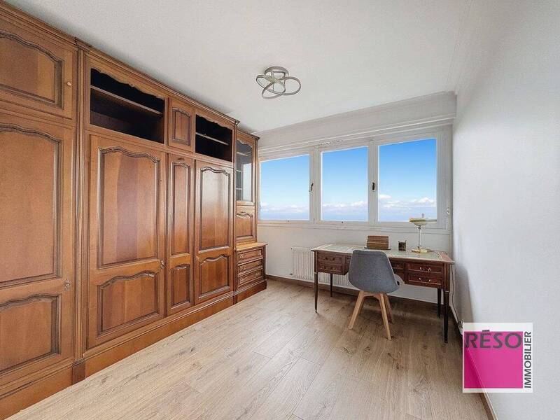 Rent apartment 4 rooms 89 m² in Annemasse 74100 - 1 750 €