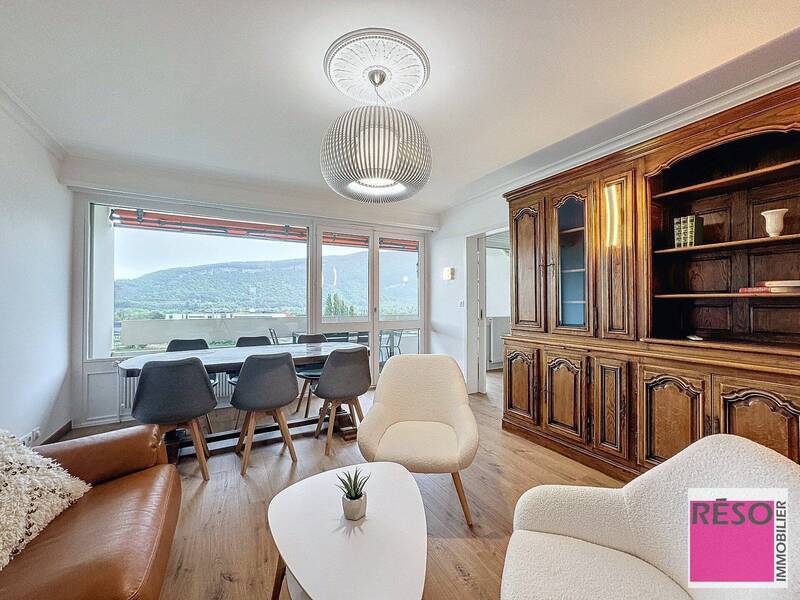 Rent apartment 4 rooms 89 m² in Annemasse 74100 - 1 750 €