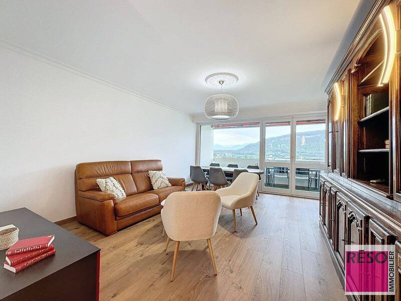 Rent apartment 4 rooms 89 m² in Annemasse 74100 - 1 750 €