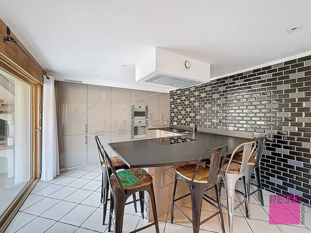 Rent House 7 rooms 186 m² Archamps 74160
