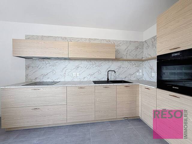 Rent Apartment 3 rooms 77 m² Ambilly 74100