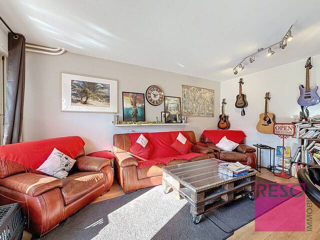 Rent Apartment 3 rooms 73 m² Ambilly 74100