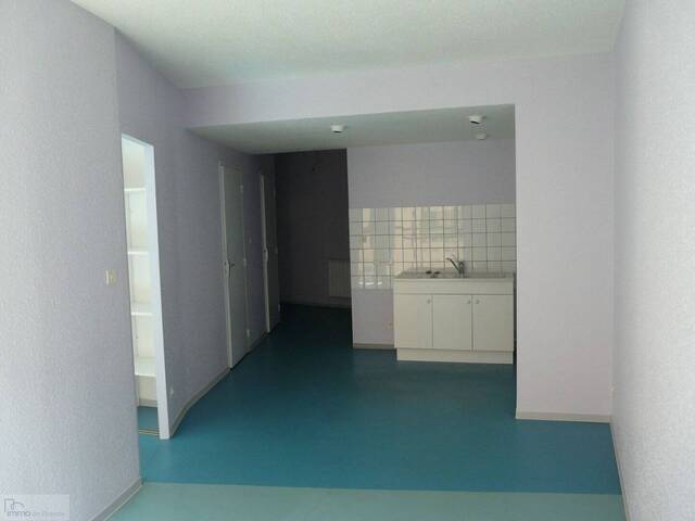 Location appartement 1 pièce 39 m² à Brusque (12360)