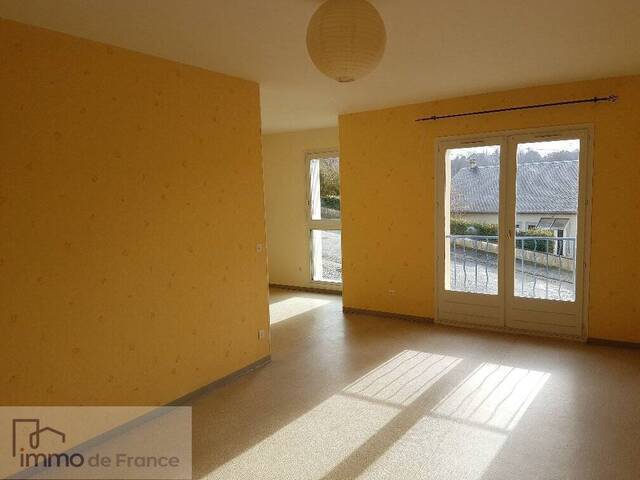 Location appartement 3 pièces 68 m² à Villefranche-de-Panat (12430)