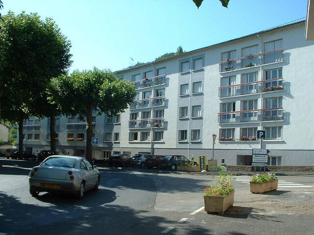Location appartement 3 pièces 58 m² à Saint-Affrique (12400)