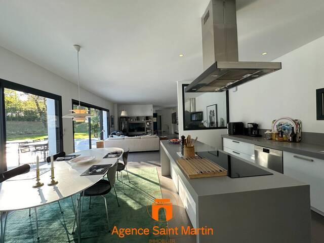 Vendu Maison 7 pièces Montélimar 26200