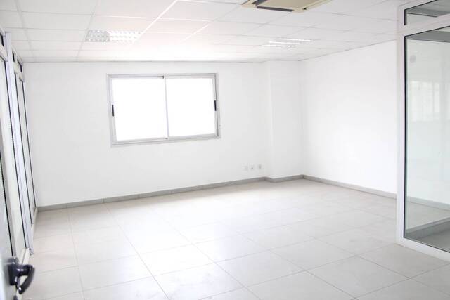 Location Local 210 m² Abidjan 99326