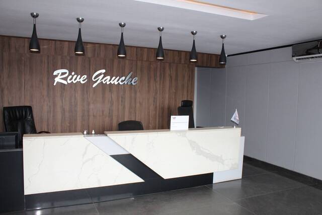 Location Local 1026 m² Abidjan 99326