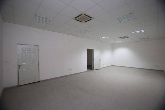 Location Local 375 m² Abidjan 99326