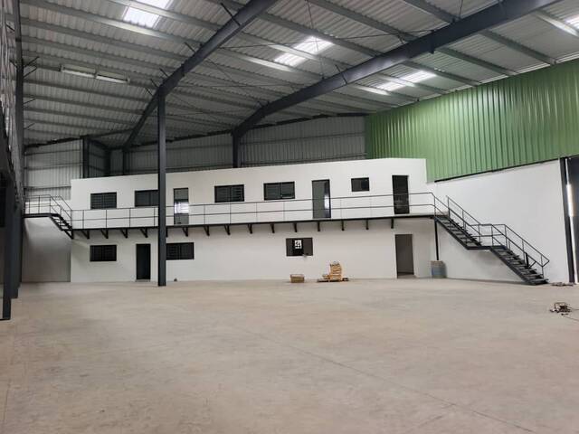 Location Local 3250 m² Abidjan 99326