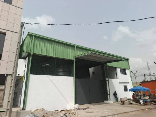 Location Local 3250 m² Abidjan 99326