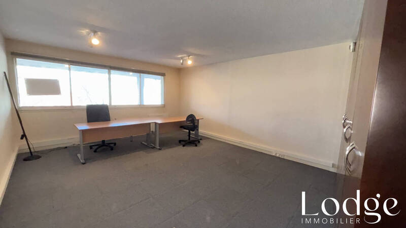 Location local 140 m² à Aix-en-Provence 13090 2 950 €