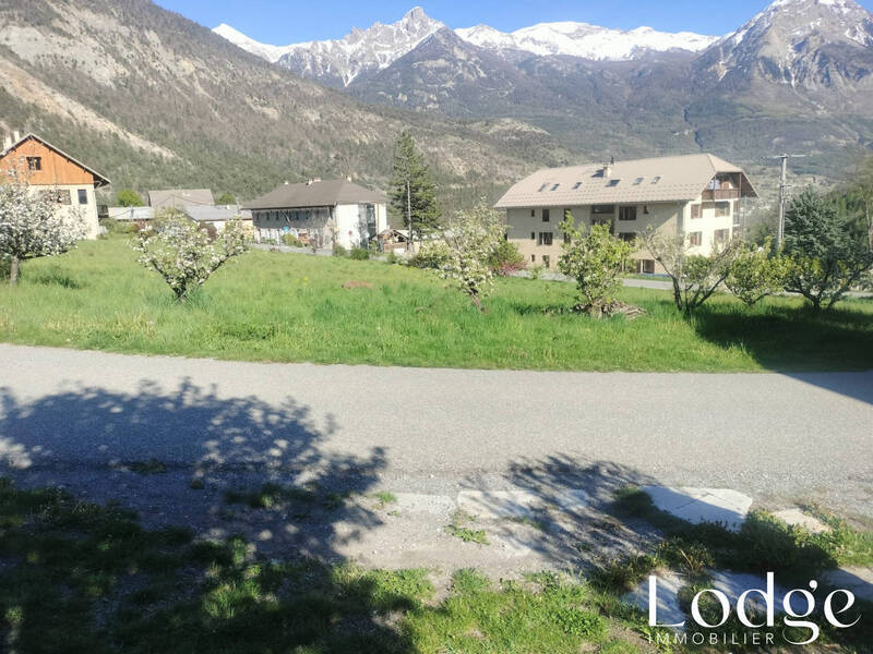 Vente terrain 2727 m² à Les Vigneaux 05120
