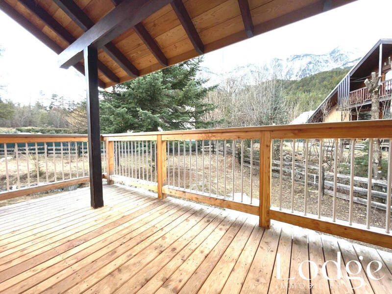 Vente maison 8 pièces 180 m² à Val-des-Prés 05100
