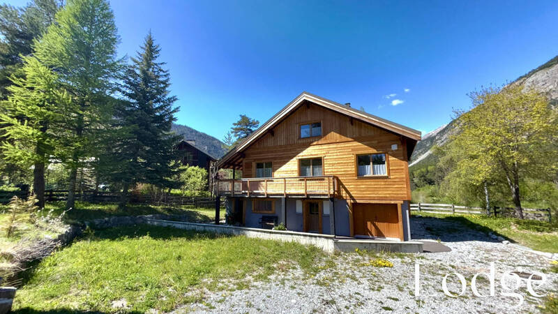 Vente maison 8 pièces 180 m² à Val-des-Prés 05100