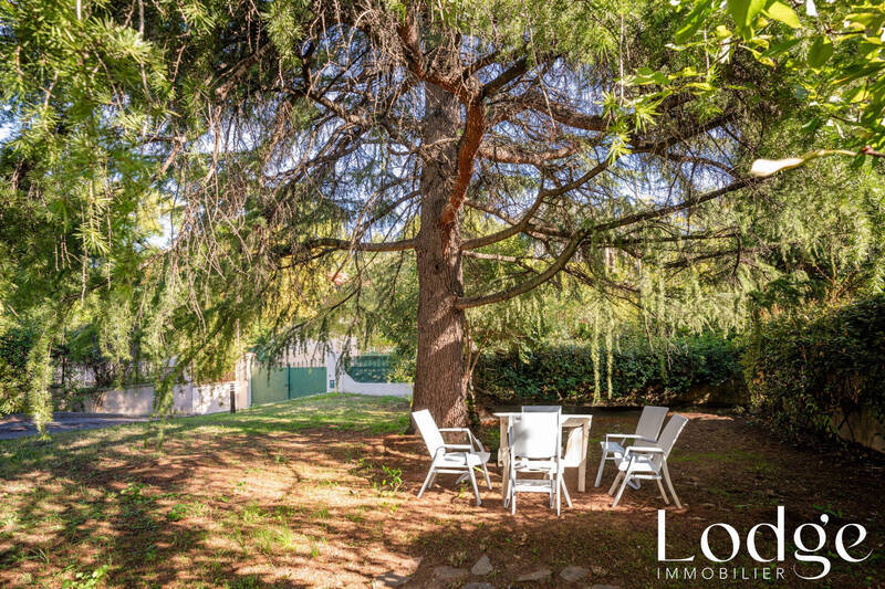 Vente maison 8 pièces 229.3 m² à Aix-en-Provence 13100