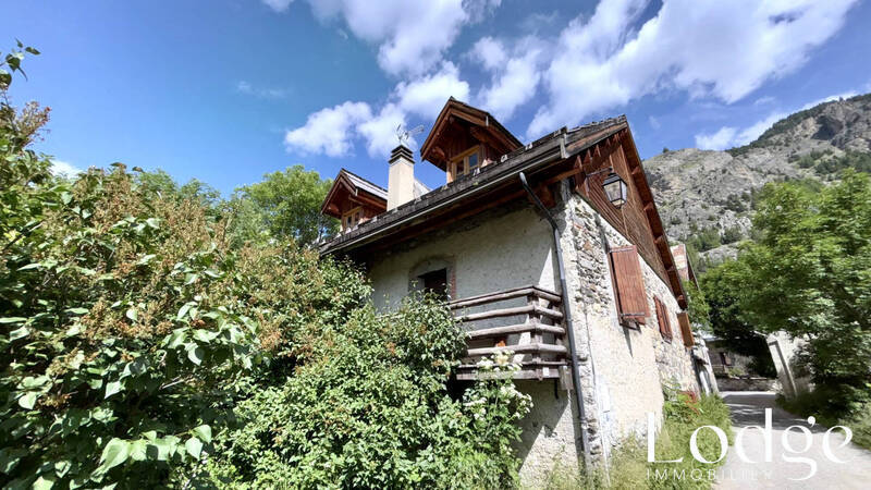 Vente maison 10 pièces 350 m² à Névache 05100