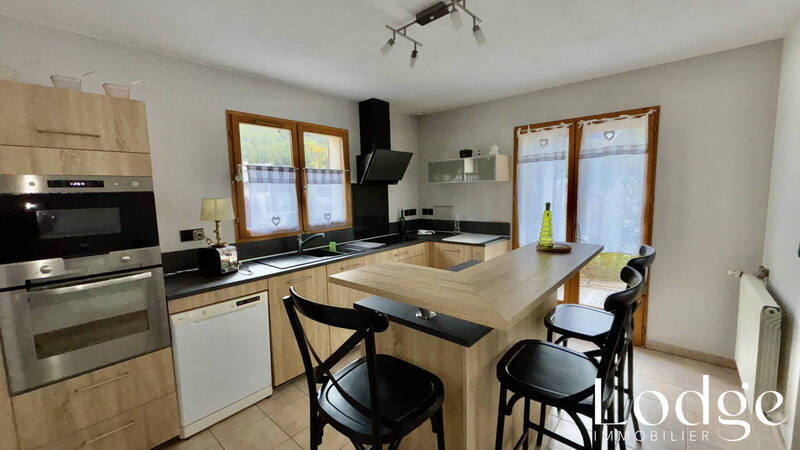 Bien vendu maison 5 pièces 120 m² à Saint-Martin-de-Queyrières 05120