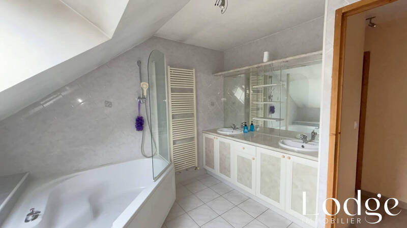 Bien vendu maison 5 pièces 120 m² à Saint-Martin-de-Queyrières 05120