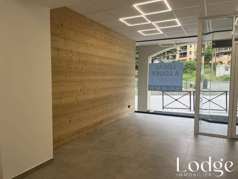 Location local 57 m² à Briançon 05100 1 390 €