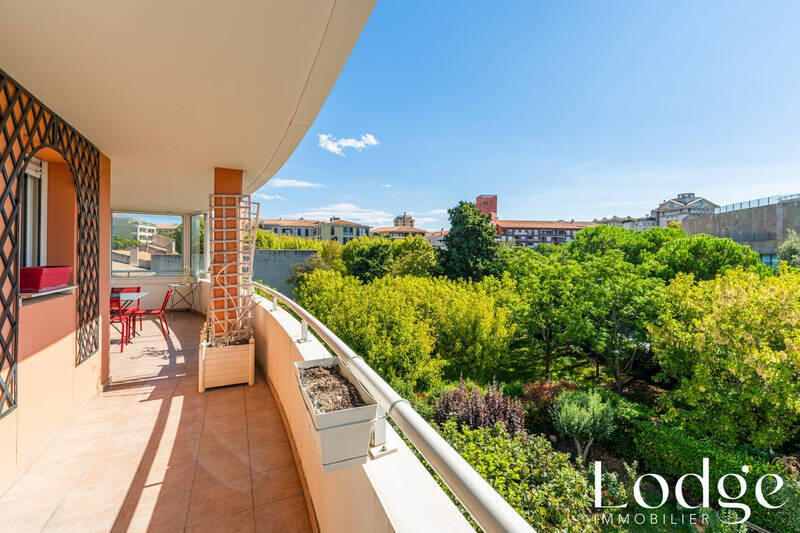 Vente appartement 4 pièces 101 m² à Aix-en-Provence 13100