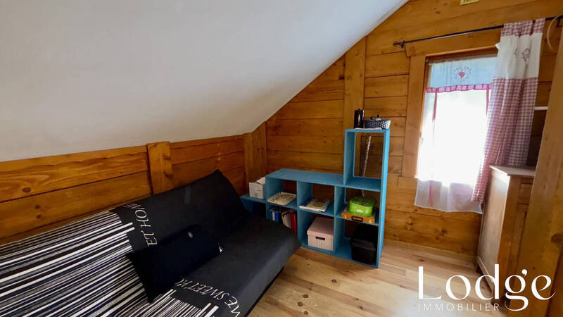 Vente appartement 3 pièces 82 m² à Saint-Martin-de-Queyrières 05120