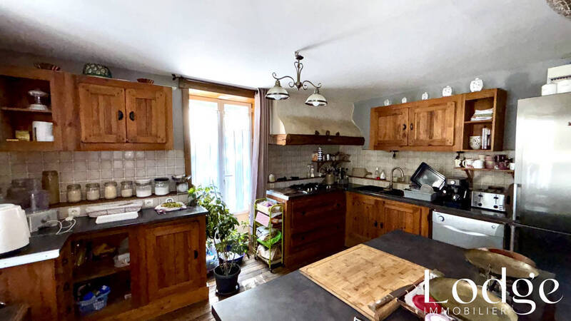 Vente appartement 3 pièces 82 m² à Saint-Martin-de-Queyrières 05120