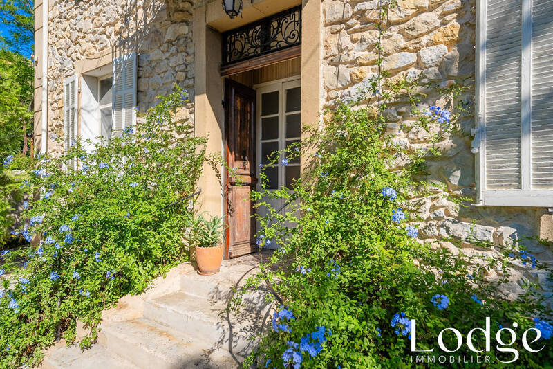 Vente maison 10 pièces 220 m² à Aix-en-Provence 13100