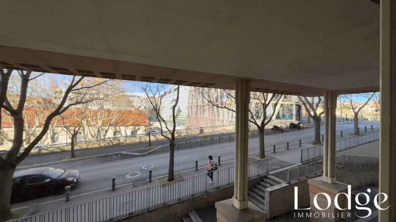 Location local 140 m² à Aix-en-Provence 13090 2 550 €