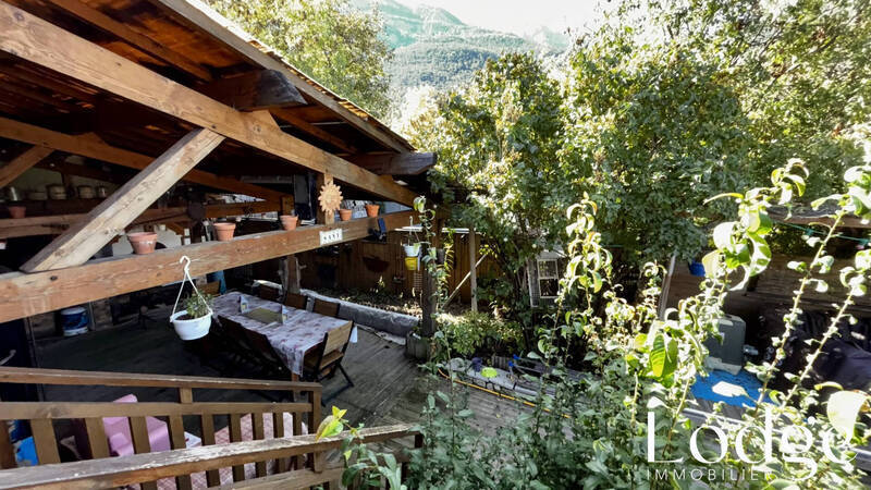 Vente appartement 3 pièces 82 m² à Saint-Martin-de-Queyrières 05120