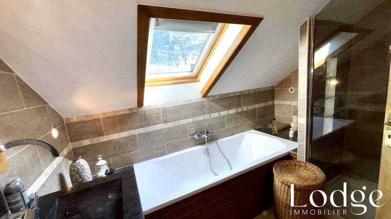 Vente appartement 3 pièces 82 m² à Saint-Martin-de-Queyrières 05120