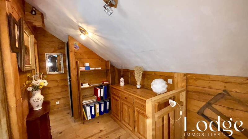 Vente appartement 3 pièces 82 m² à Saint-Martin-de-Queyrières 05120