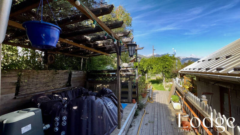 Vente appartement 3 pièces 82 m² à Saint-Martin-de-Queyrières 05120