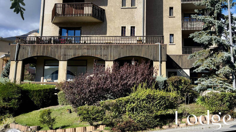 Vente immeuble 262 m² à Embrun 05200