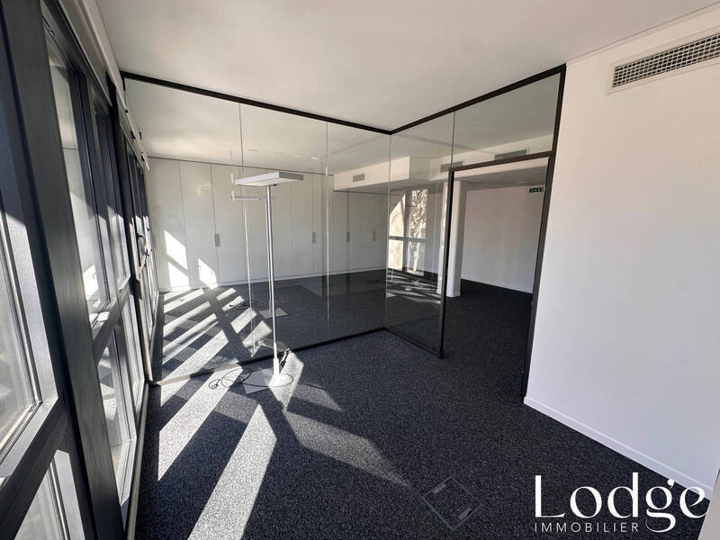 Location local 59 m² à Aix-en-Provence 13100 1 550 €