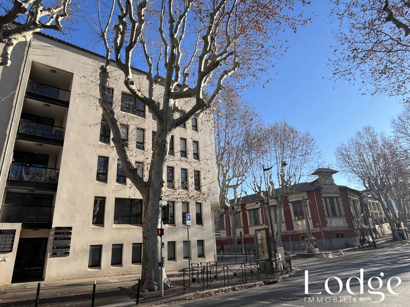 Location local 59 m² à Aix-en-Provence 13100 1 550 €